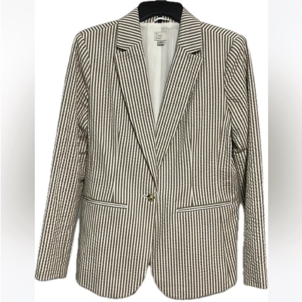 A New Day Tan & White Striped Blazer 12 | Seersucker Summer Jacket - Picture 3 of 9